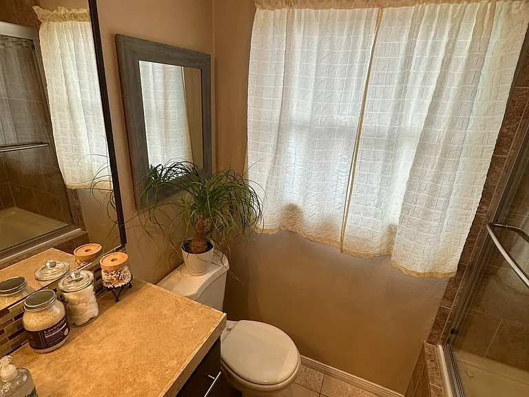 8958 N Swinton Ave — Photo 67