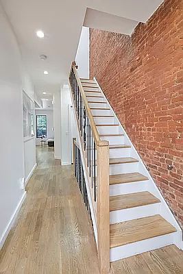 5th image of 223 Chauncey St