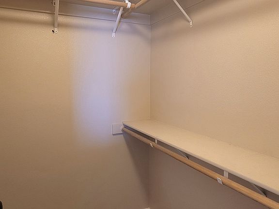 Master closet 1
