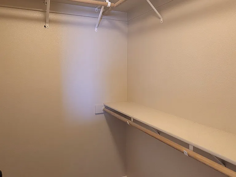 Master closet 1