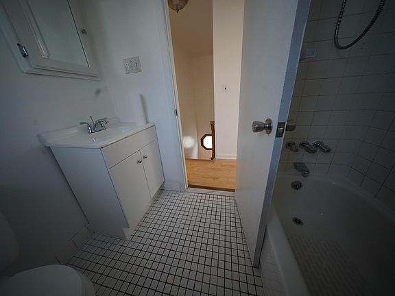 4th image of 2522 6th St