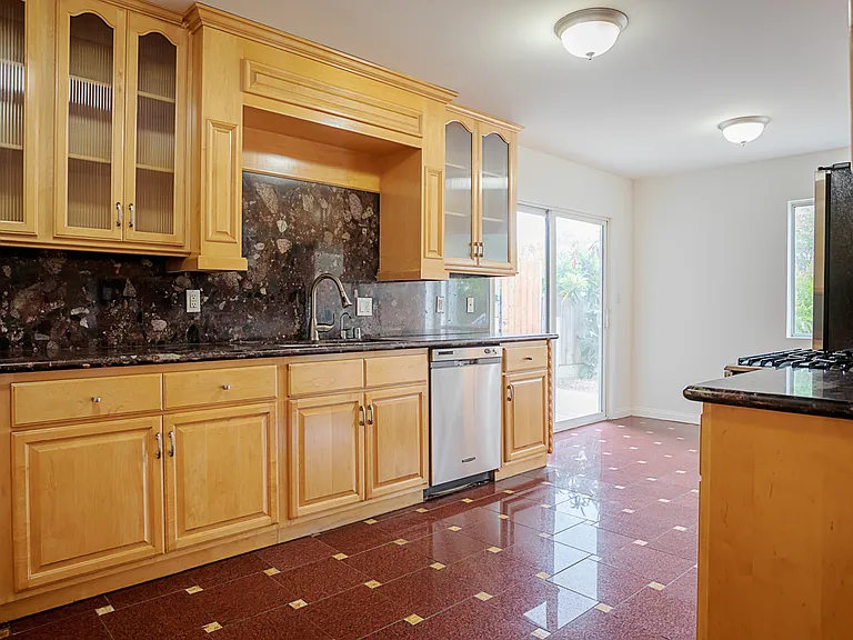 4018 Clayton Ave — Photo 4