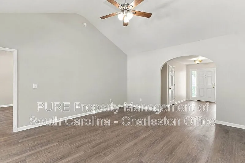 4 bed, 2.0 bath, 2000 sqft, $3,099 — Photo 4