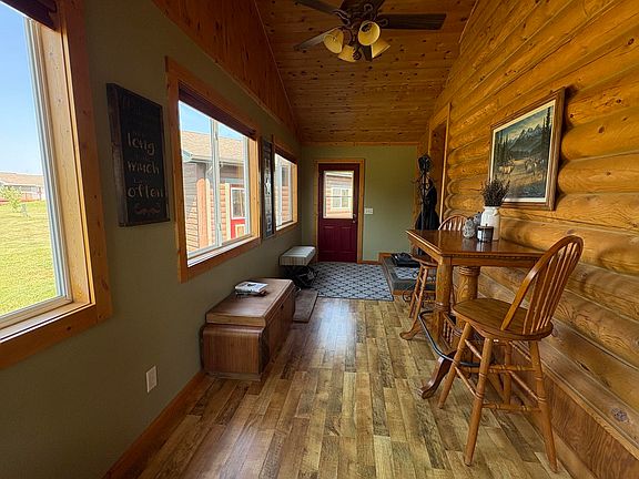 5th image of 105 Spring Meadow Rd