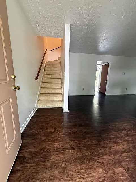 3 bed, 2.5 bath, 1364 sqft, $1,650 — Photo 2