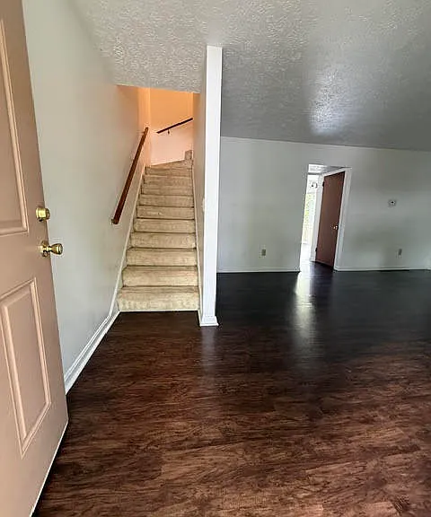 3479 Sutherland Dr — Photo 2