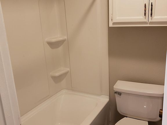 5th image of 7407 S Elm Ave #7407