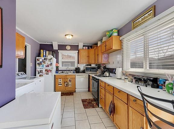 4th image of 223 Nauvoo St