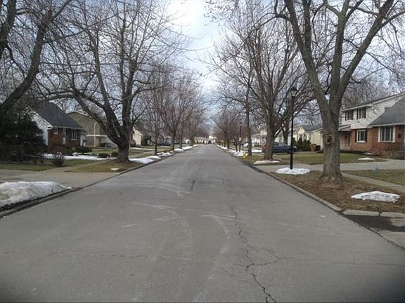 4th image of 48 Lois Dr