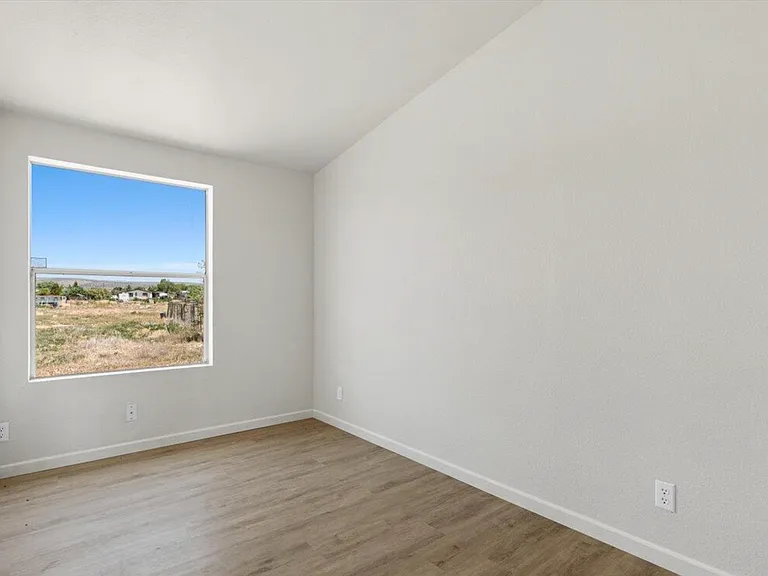 24175 N Los Angeles St — Photo 21