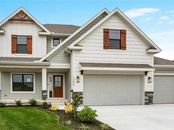 13655 NW 70th St, Parkville, MO 64152