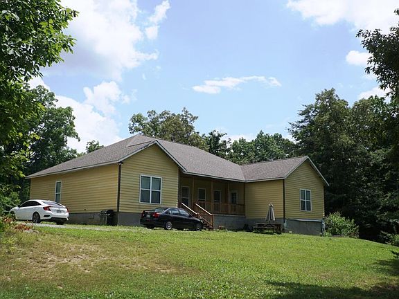 3rd image of 404 Hilltop Dr
