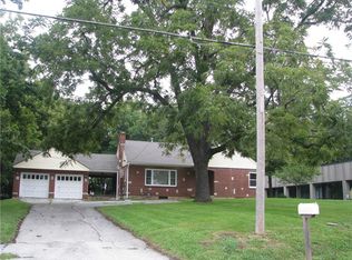 8507 Hillcrest Rd, Kansas City, MO 64138