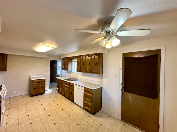 110 W Chartes St, New Castle, PA 16102