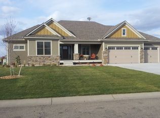 1649 Hunters Ridge Ln, Centerville, MN 55038