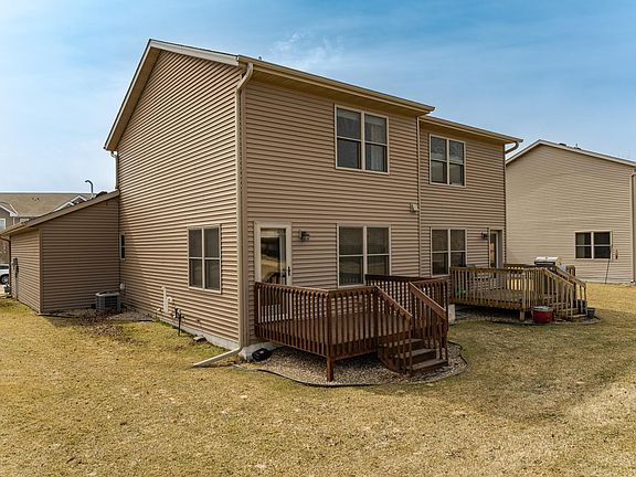 5th image of 4449 Heritage Pl NW