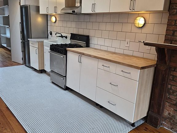 5th image of 600 Van Buren St #2