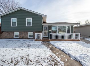 2950 101st St, Highland, IN 46322