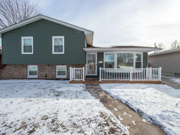 2950 101st St, Highland, IN 46322