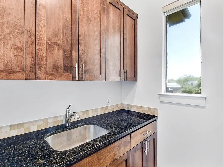 1006 Lipan Trl — Photo 25