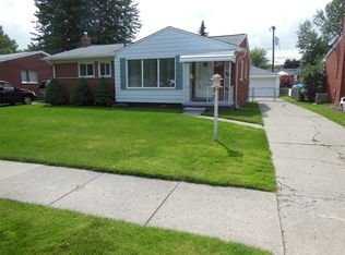 1323 N Stephen Ave, Clawson, MI 48017