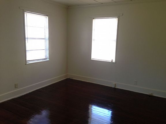 2nd image of 1218 Valleyview St