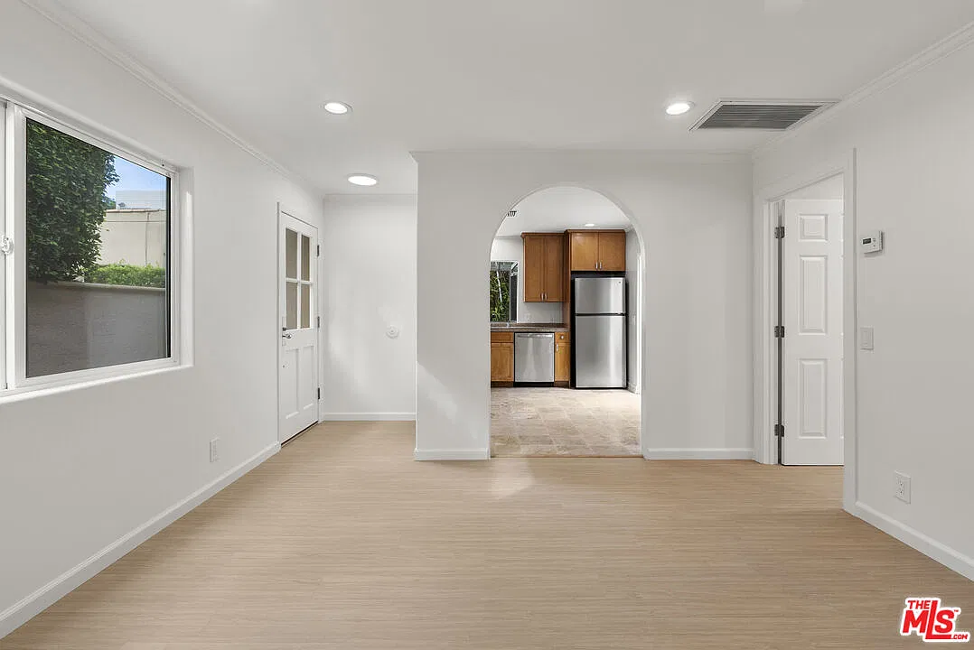 1 bed, 1.0 bath, 650 sqft, $3,899 — Photo 1