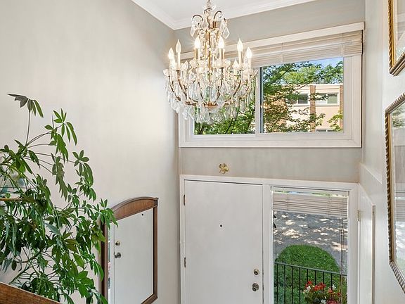 3rd image of 424 Skokie Blvd