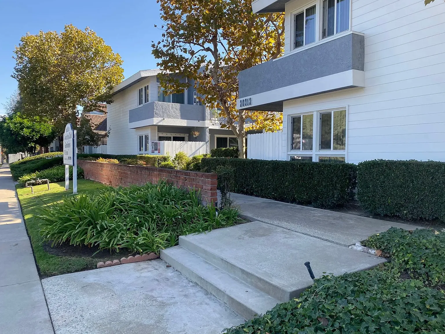 2 bed, 875 sqft, $2,600 — Photo 2