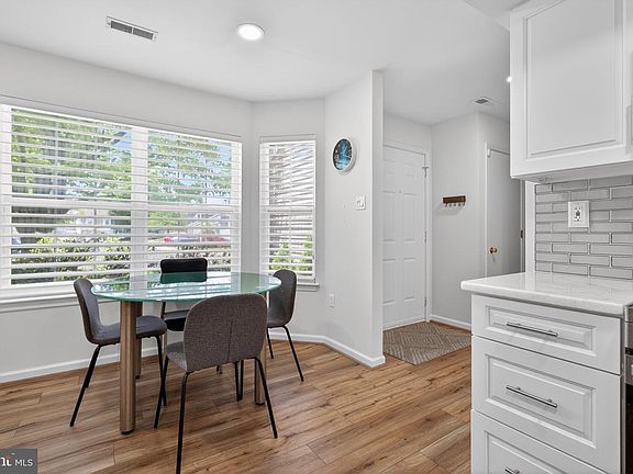 3rd image of 5403 Plantation Ct