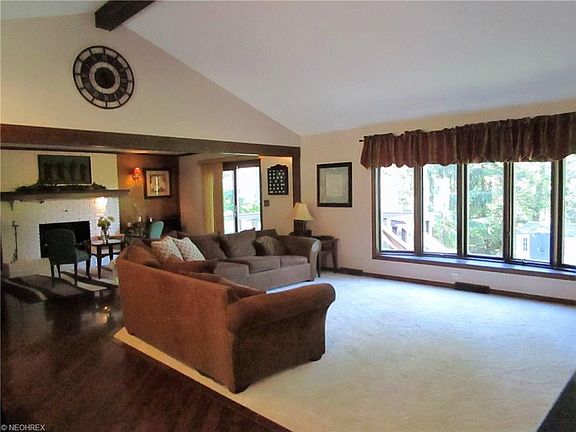 3rd image of 2770 Queens Ct