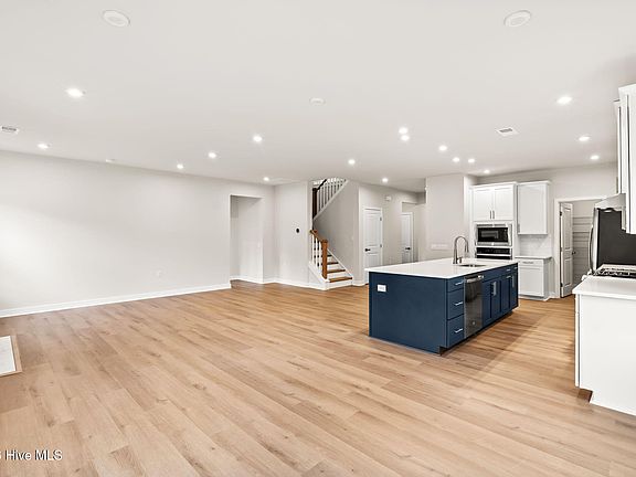 3rd image of 4125 Farmfield Drive