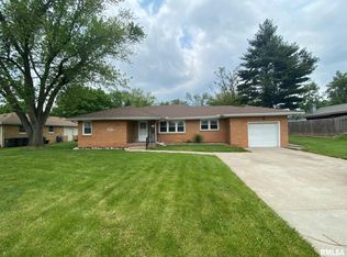 1905 Sheridan Rd, Pekin, IL 61554