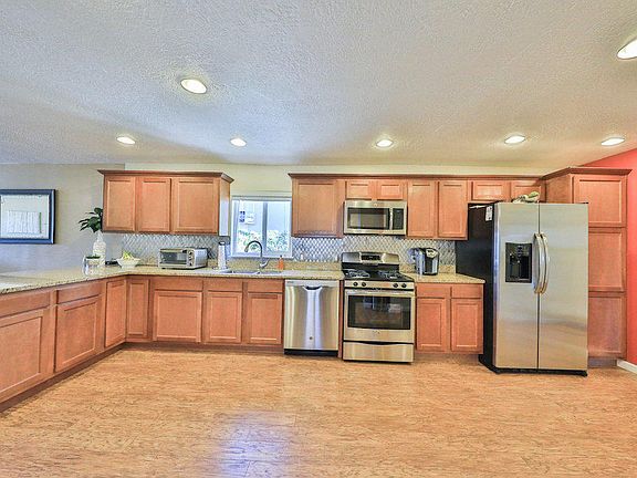4th image of 417 Gene Ave NW