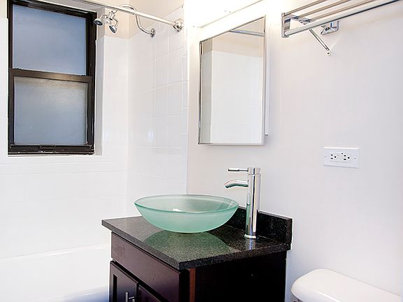 3rd image of 426 W Belmont Ave APT 708