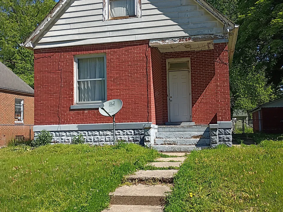 2709 W Hayes St