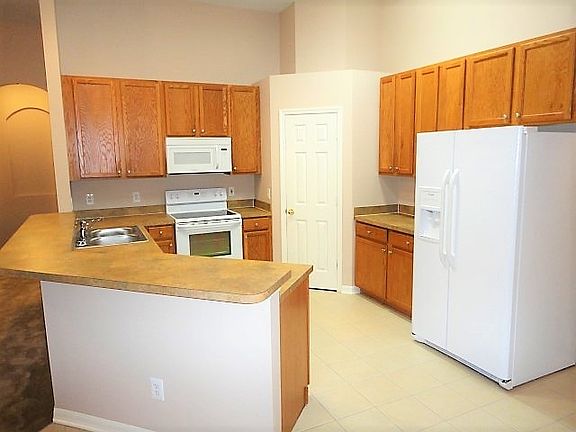 2nd image of 11621 Grove Arcade Dr