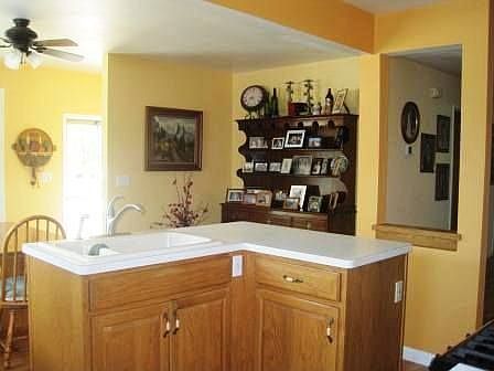 420 HILL KITCHEN PIC