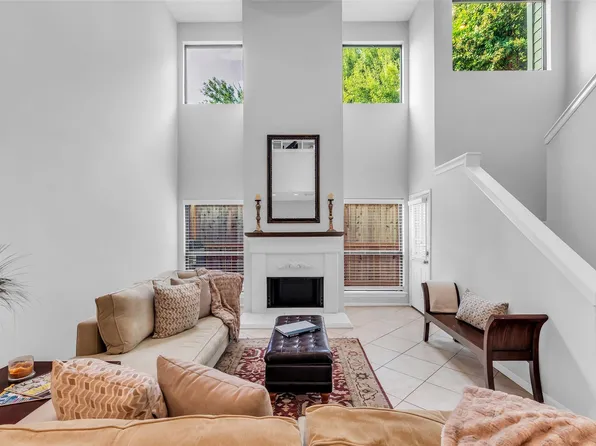 2555 Bering Dr APT 15, Houston, TX 77057