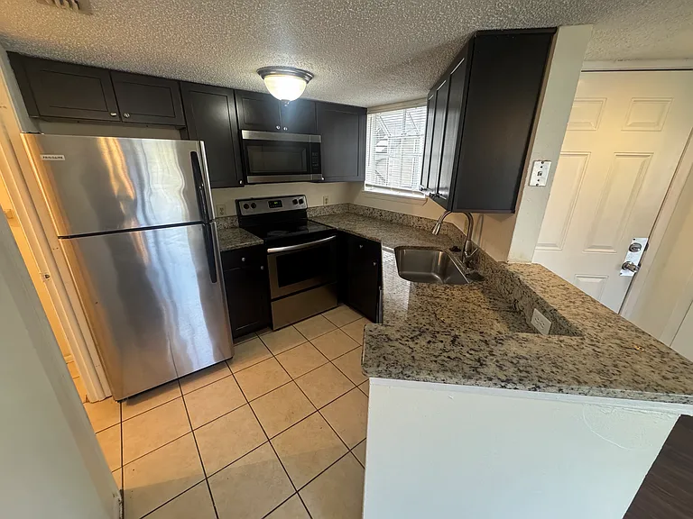 1972 Lake Atriums Cir #181 — Photo 4