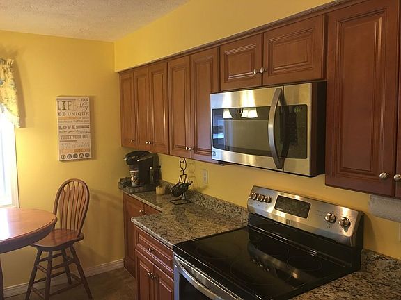 4th image of 65 Steeplechase Ct