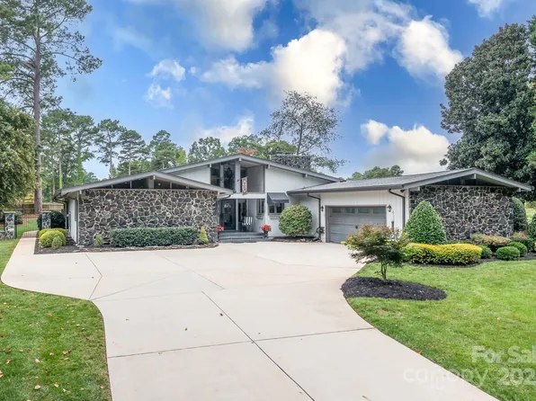 3125 Lake Shore Rd S, Denver, NC 28037