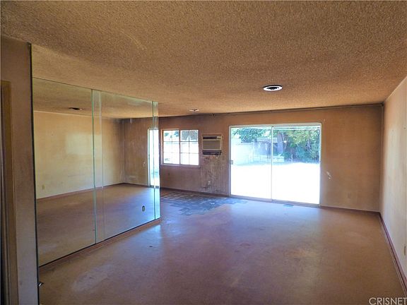 2nd image of 23468 Victory Blvd