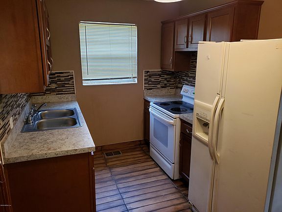 2nd image of 10255 Swarthmore Dr