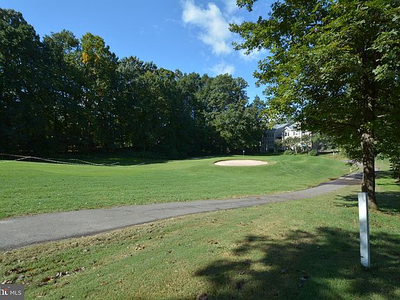 2nd image of 3823 Parkland Dr