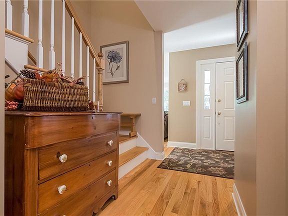 4th image of 20 Jessica Ln