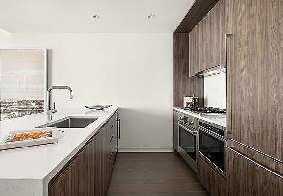 4th image of 675 W 59th St #411