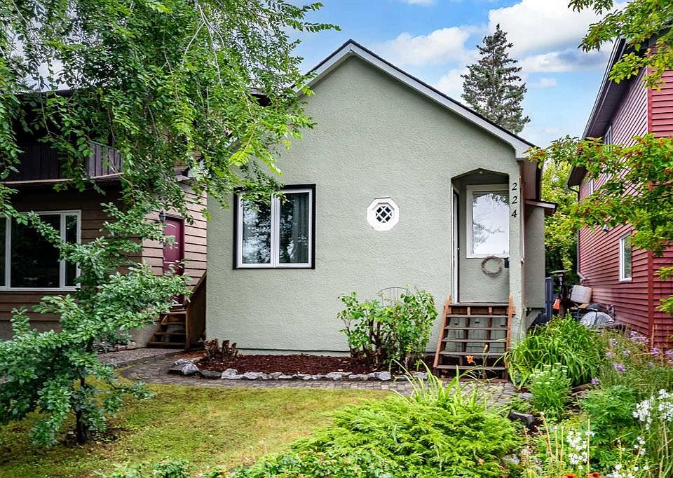 1st image of 224 S 30th Ave NE