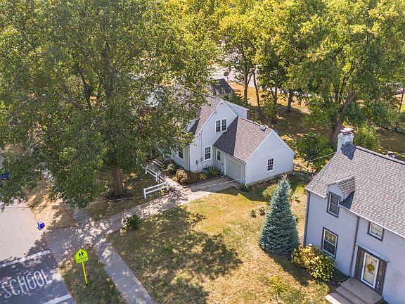 5th image of 425 Brightwood Dr