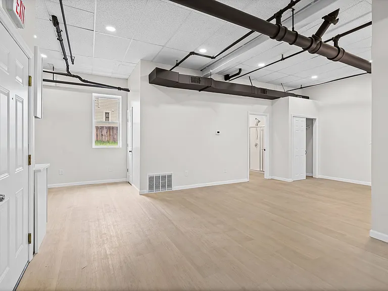 240 Sheridan Ave #1B — Photo 2